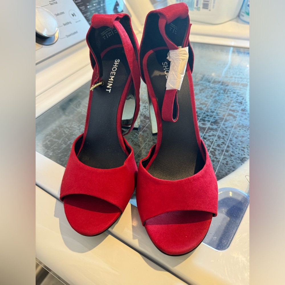 Shoes - Picture 2 of 9
